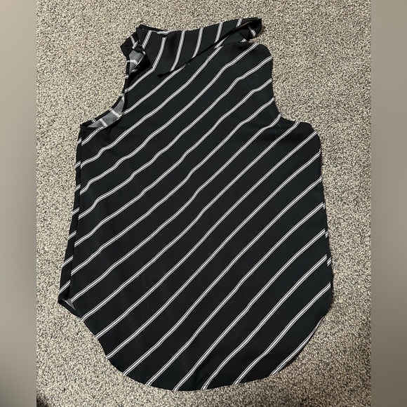 Sold Sz M sleeveless high neck blouse - Picture 2 of 5